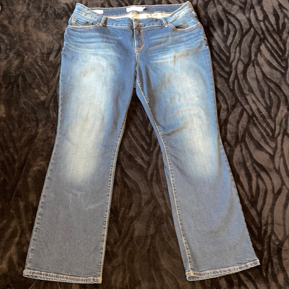 Torrid Sz 18 relaxed Boot fit jeans w River accent pockets